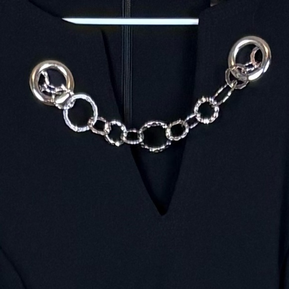 Tommy Hilfiger Black Long Sleeve V-Neck Jumpsuit with Chain Detail; Size 2 - Picture 3 of 13